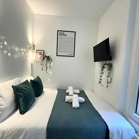 Apartment New 411 Charles- Cosy Center